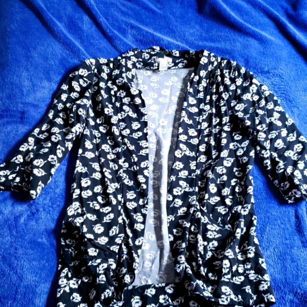 3/4 sleeve blazer style.